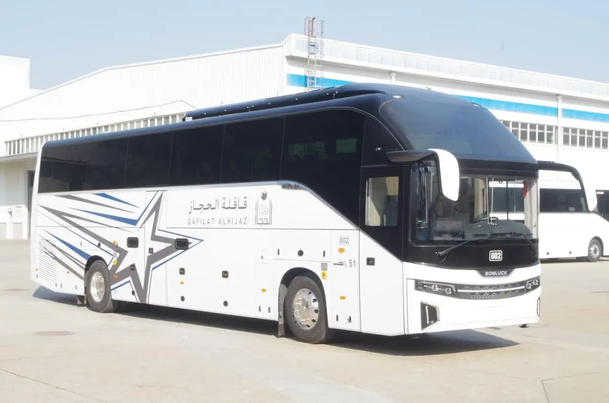 Bus armada Qafilat Alhijaz tampak samping